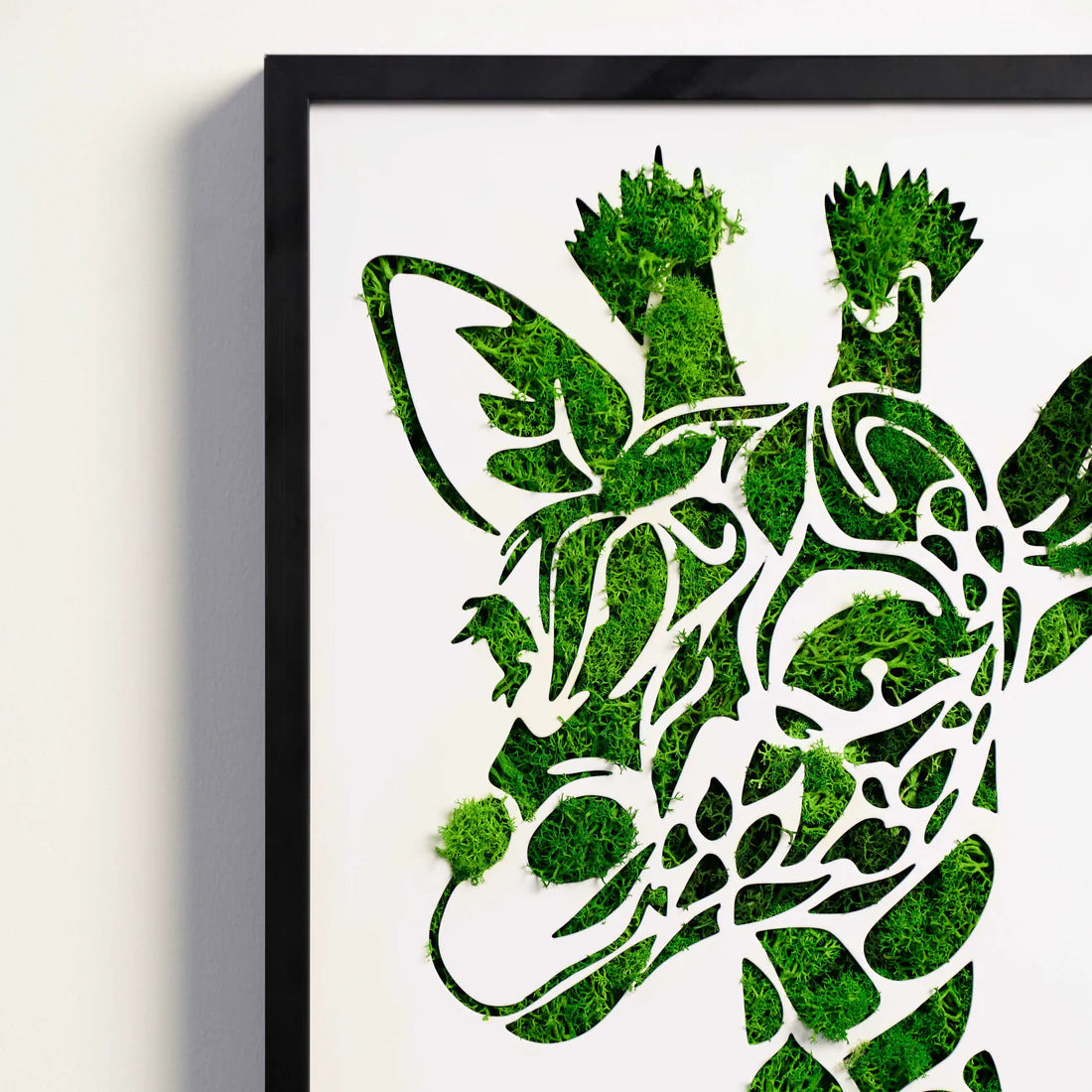 Giraffe Metal Art Moss Wall Decor – Nature's Majesty in Green